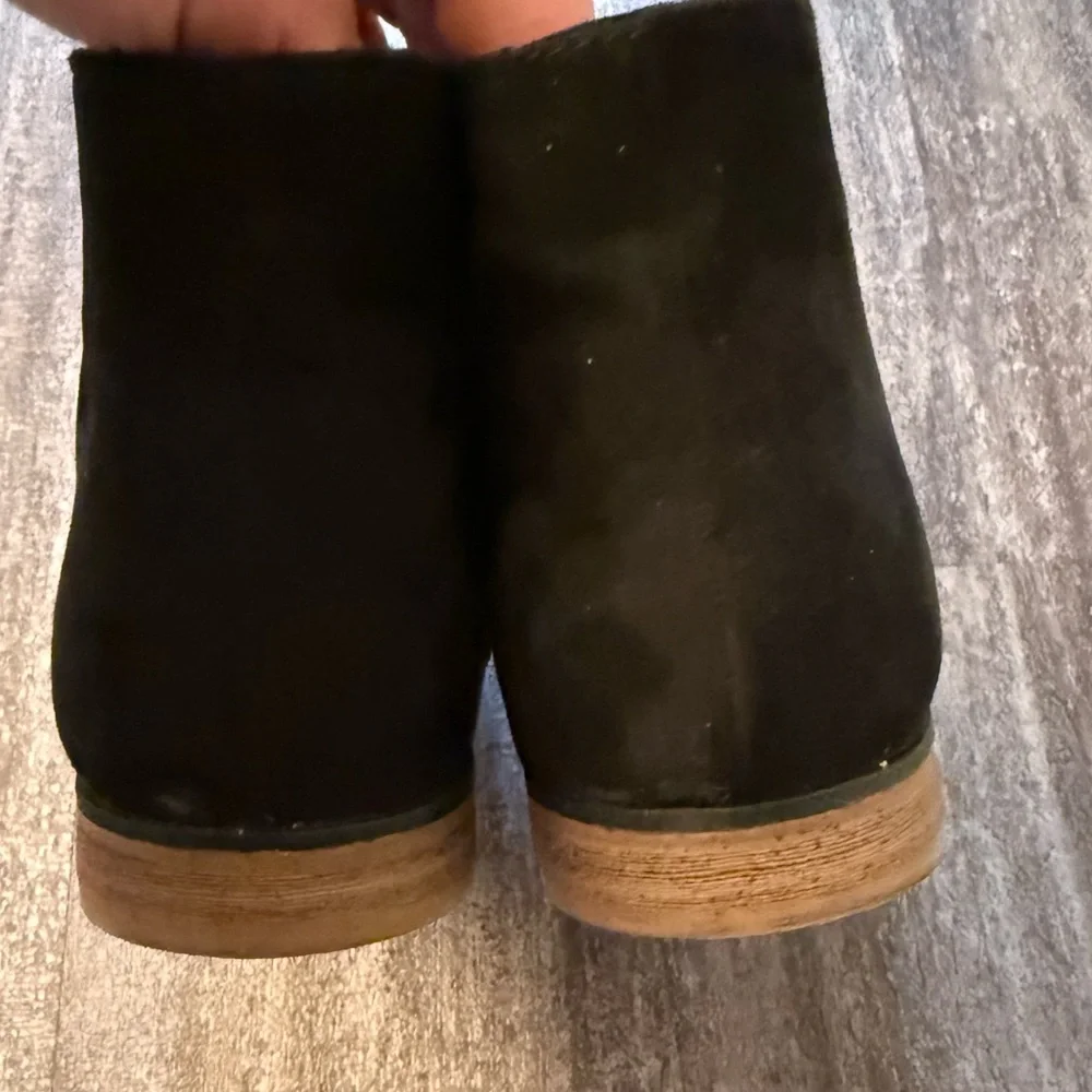 Cat and Jack black “Opal” zip up boots